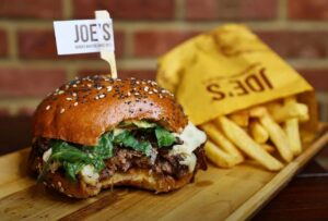 bruger and fries