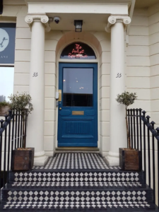 Artist Residence Hotel, Blakes Bar